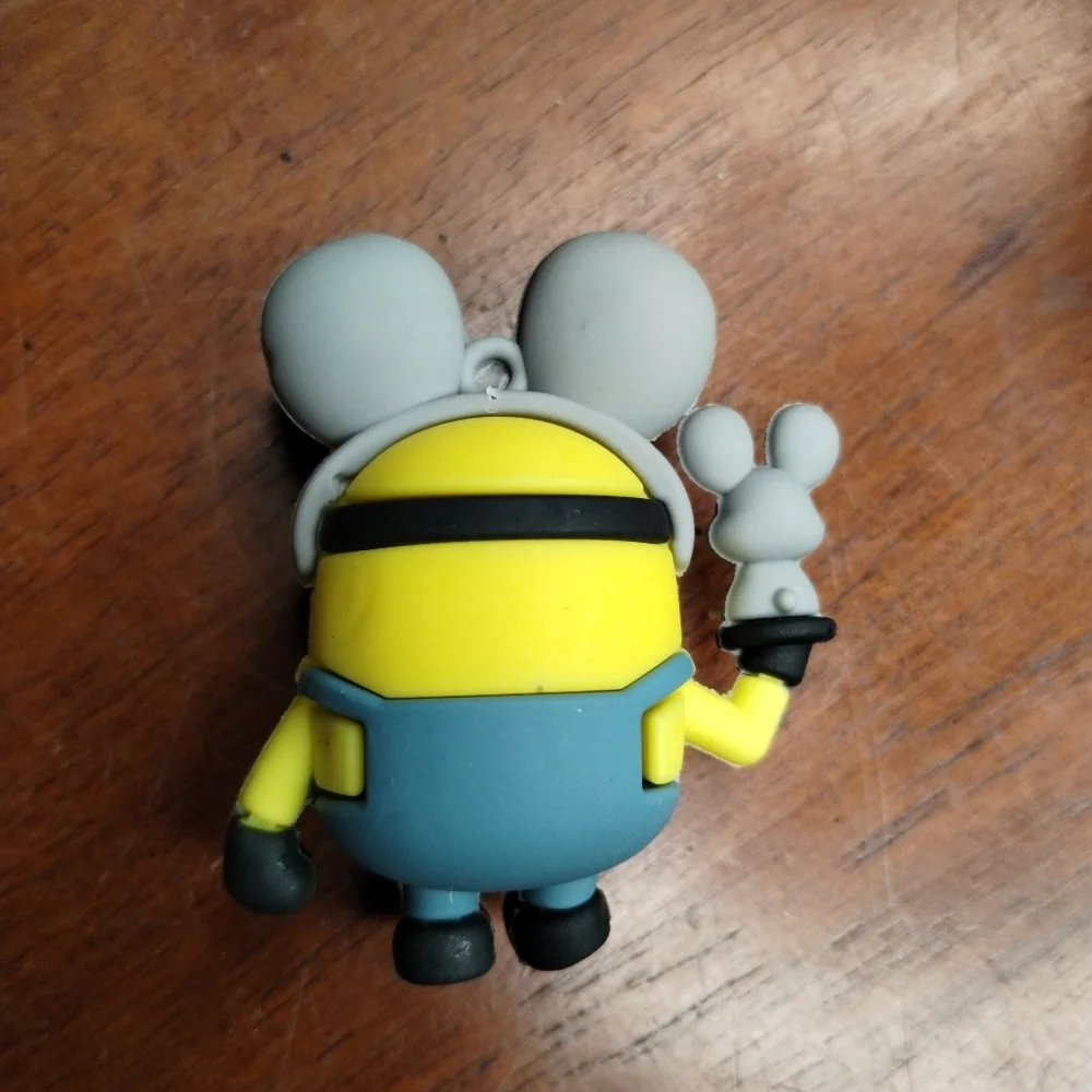 New Minion Character With Mouse Hat Key Holder Keychain
